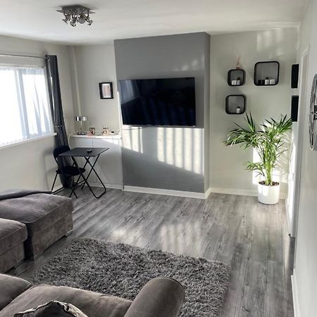 Fantastic Full 3 Bedroom Modern Apartment 贝尔法斯特 外观 照片