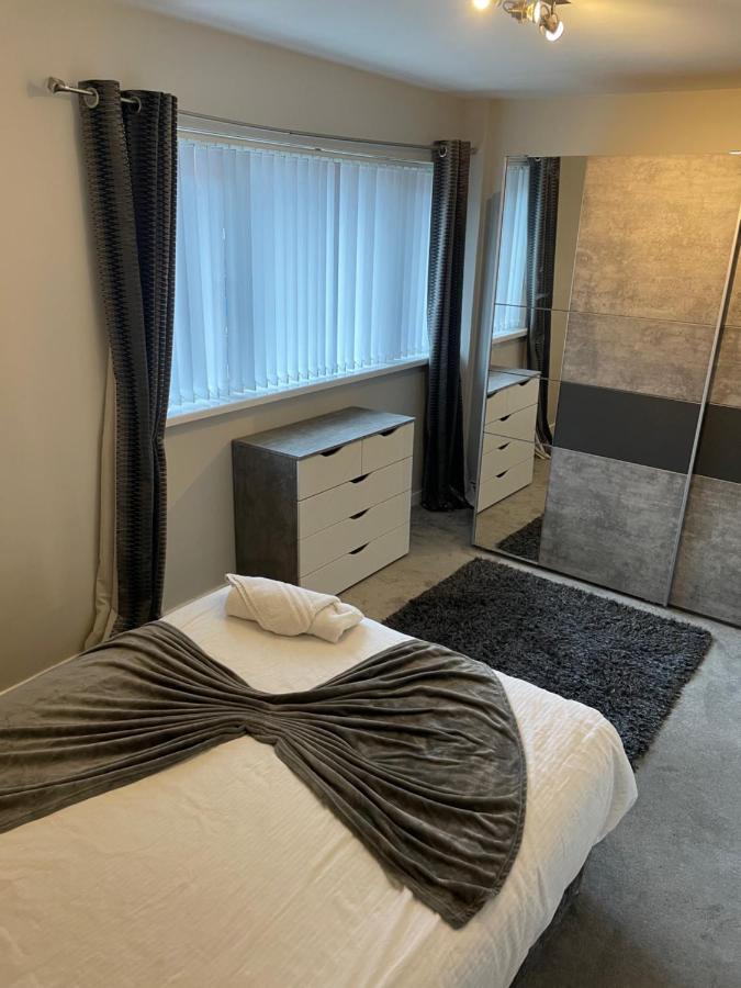 Fantastic Full 3 Bedroom Modern Apartment 贝尔法斯特 外观 照片